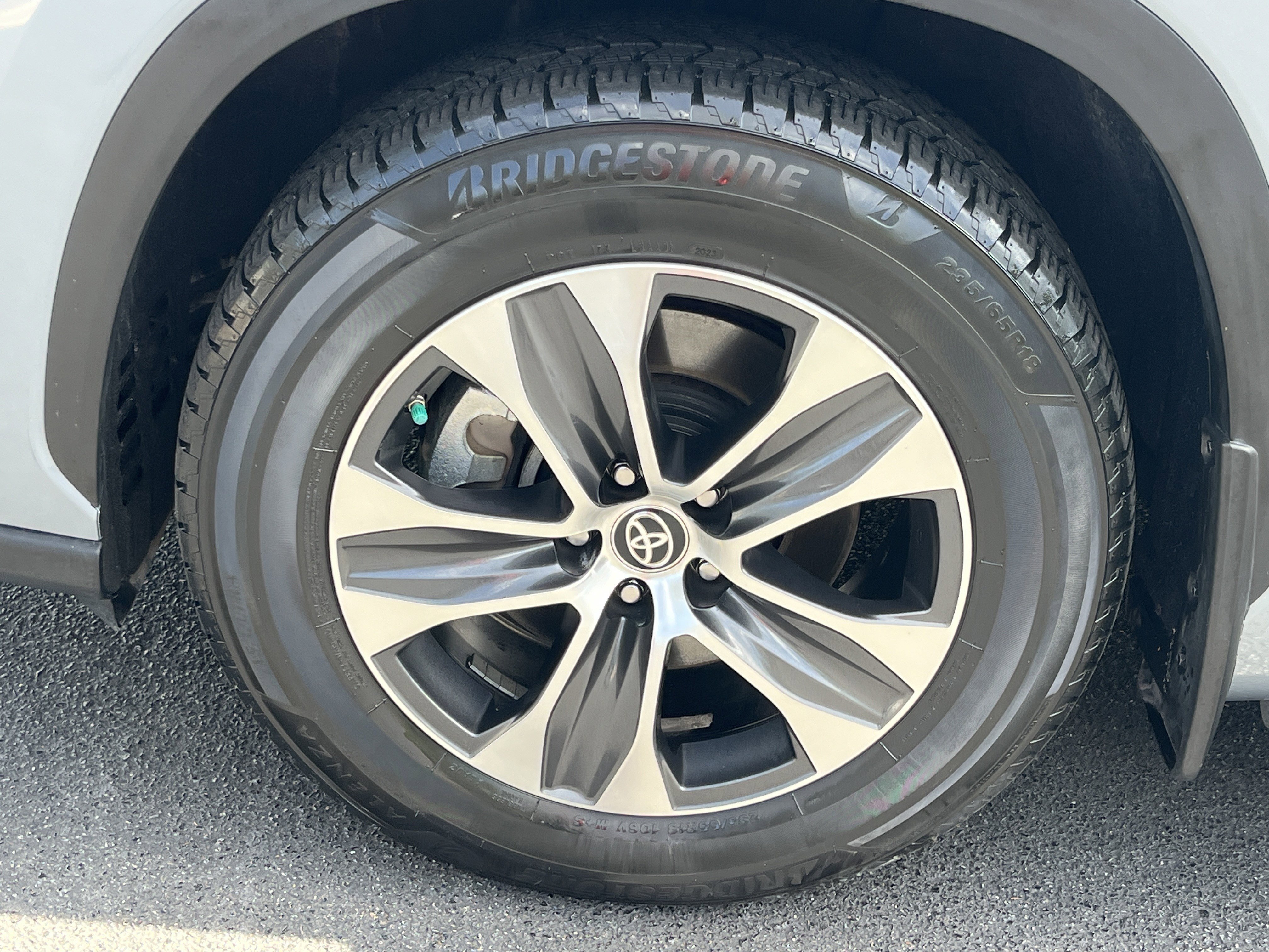 Used 2021 Toyota Highlander XLE image 33