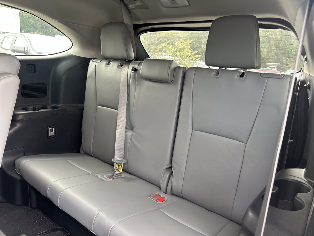 Used 2024 Toyota Highlander XLE FWD image 14