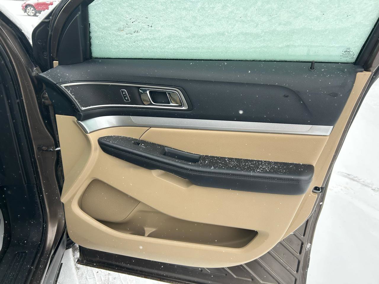 Used 2016 Ford Explorer XLT w/ Equipment Group 202A image 16