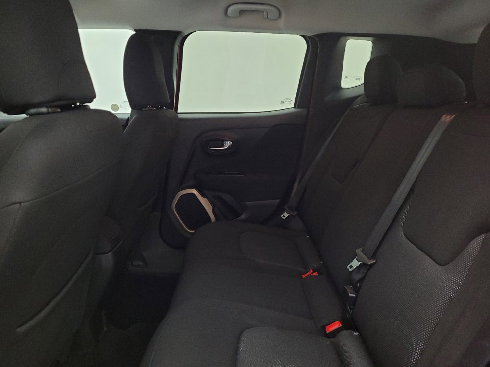 Used 2015 Jeep Renegade Latitude FWD image 18