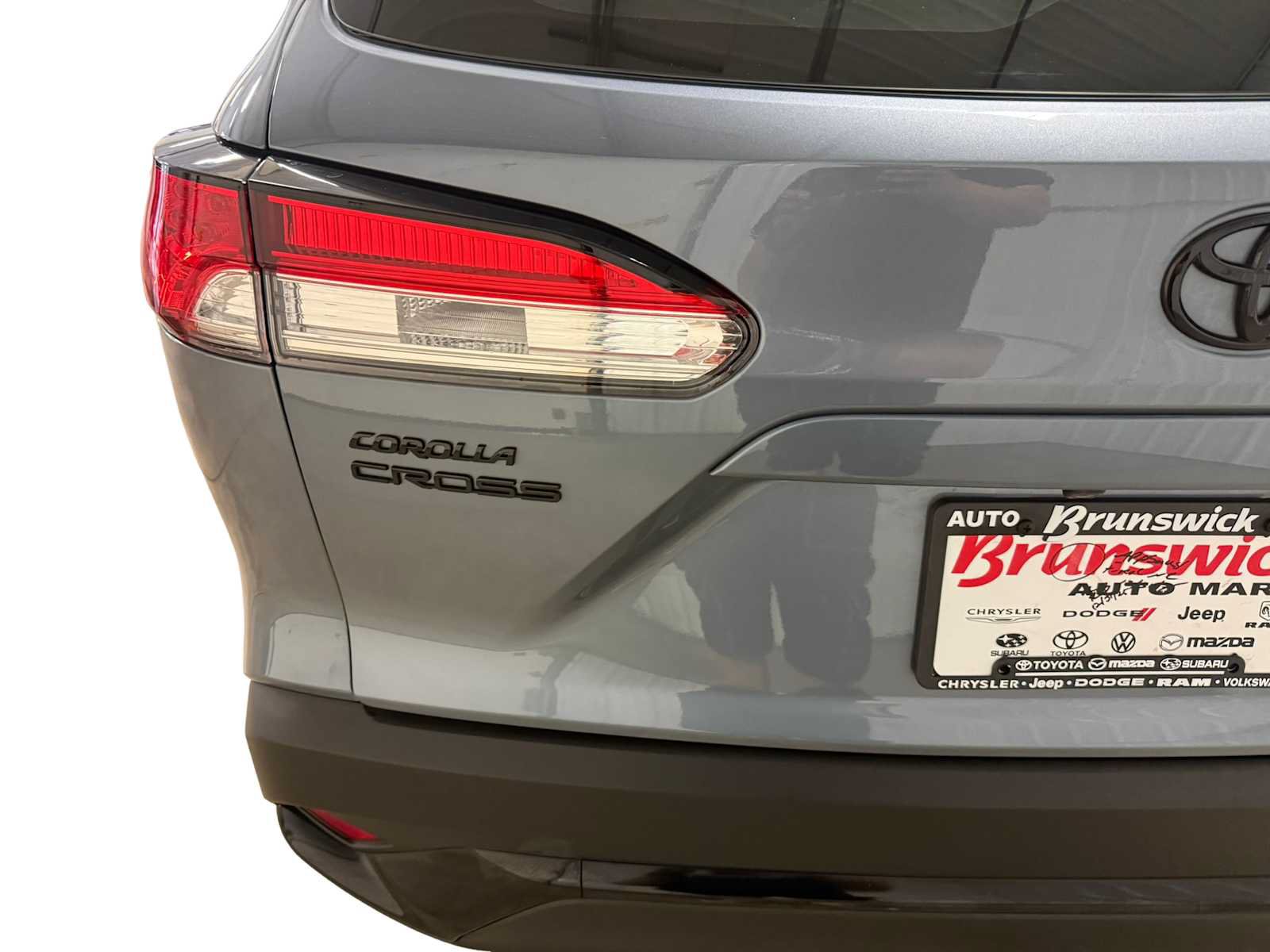 Used 2024 Toyota Corolla Cross AWD Hybrid image 17