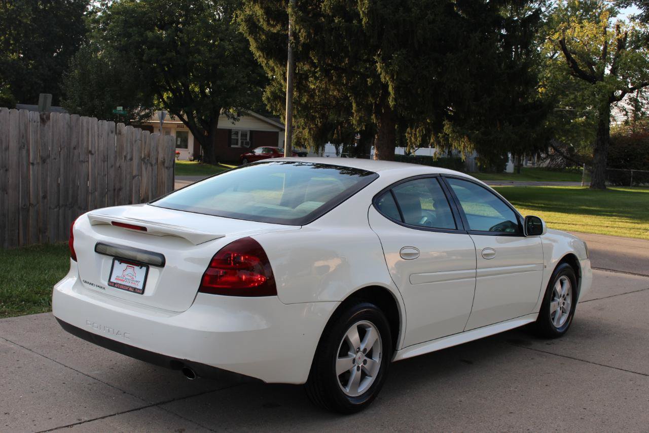 Used 2008 Pontiac Grand Prix w/ Preferred Package FWD image 10