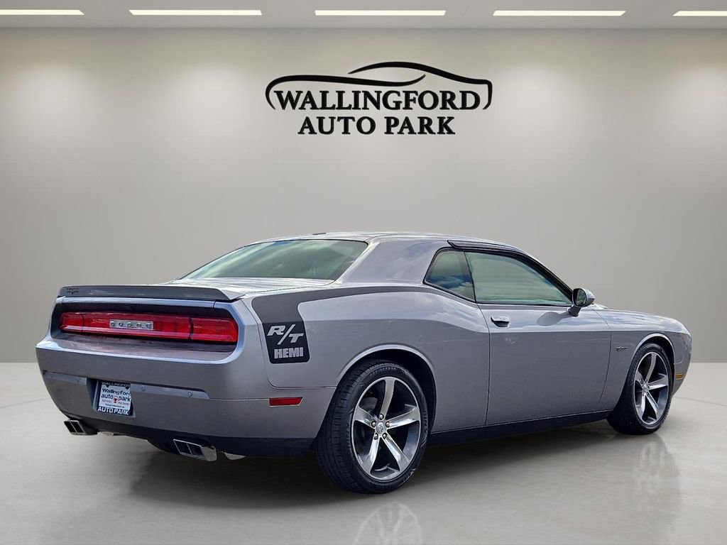 Used 2014 Dodge Challenger R/T RWD image 4