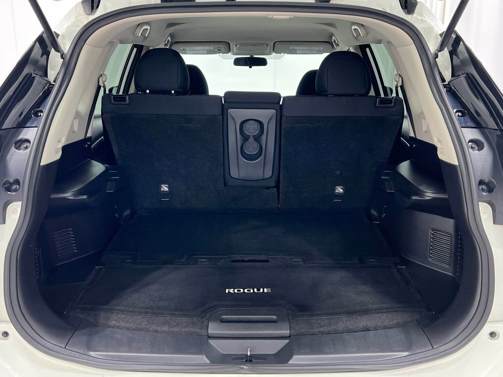 Used 2017 Nissan Rogue SV image 25