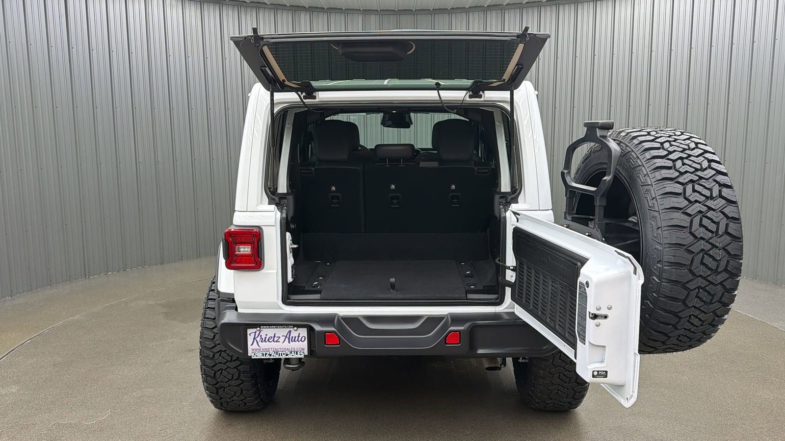 Used 2025 Jeep Wrangler Unlimited Sahara AWD/4WD image 18