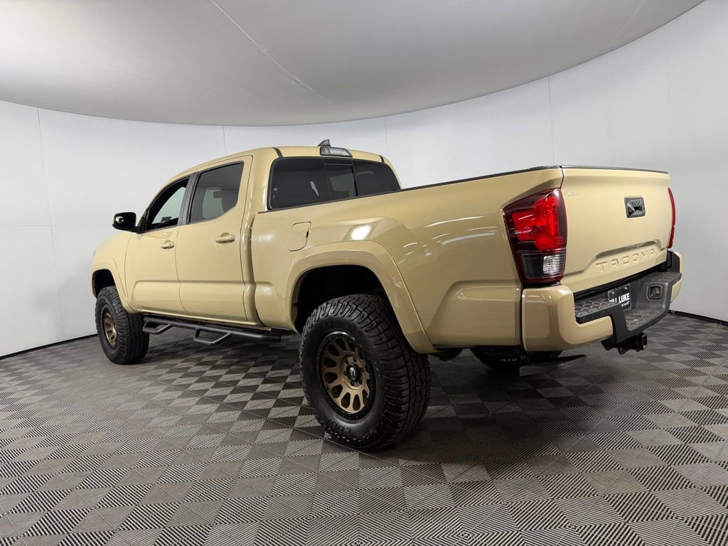 Used 2018 Toyota Tacoma TRD Sport AWD/4WD image 7