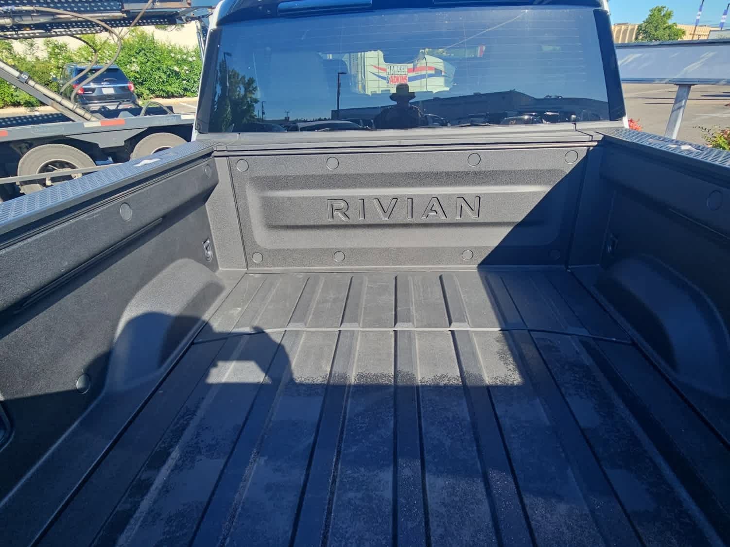 Used 2023 Rivian R1T Adventure image 9