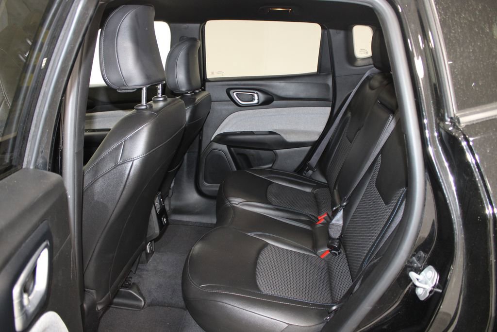 Used 2025 Jeep Compass Latitude AWD/4WD image 22