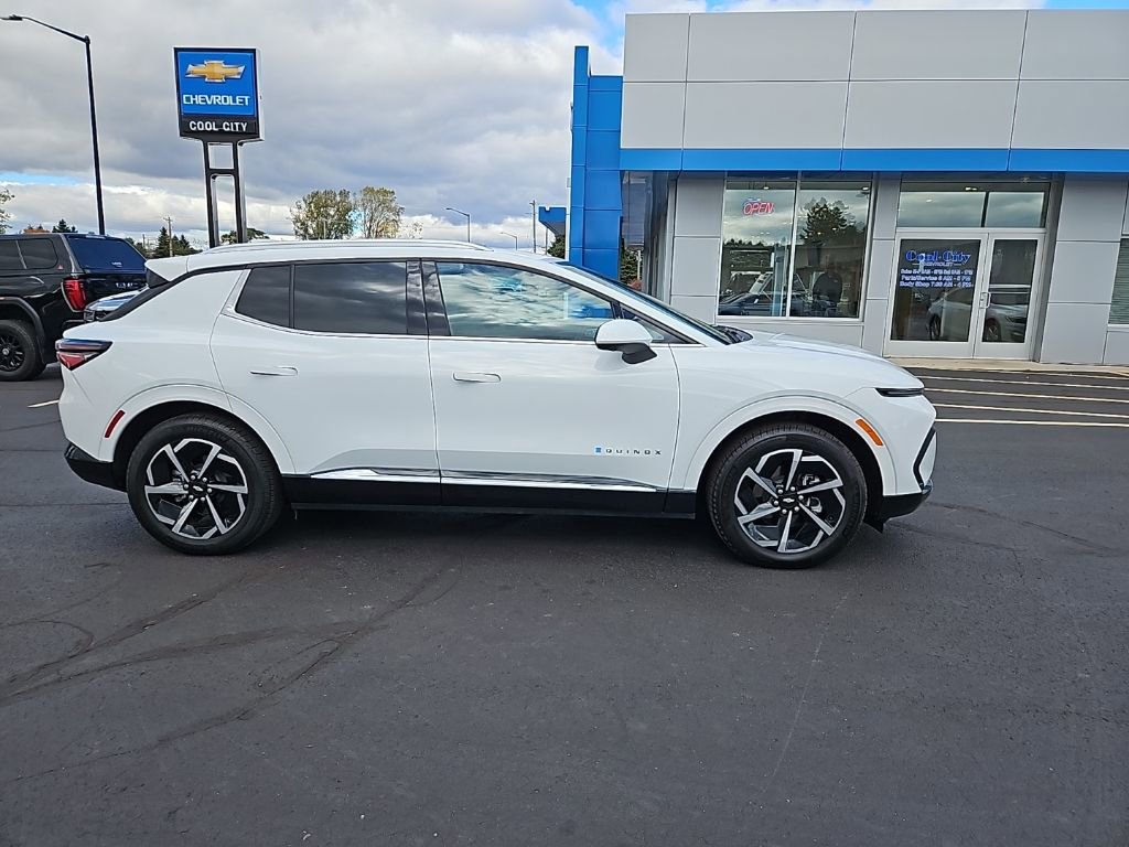 Used 2025 Chevrolet Equinox EV LT w/ Convenience Package image 2
