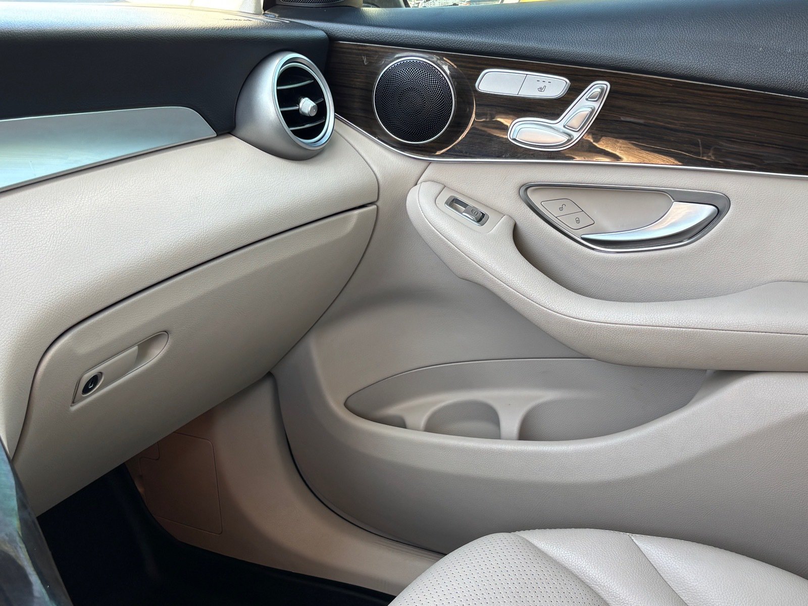 Used 2019 Mercedes-Benz GLC 300 image 19