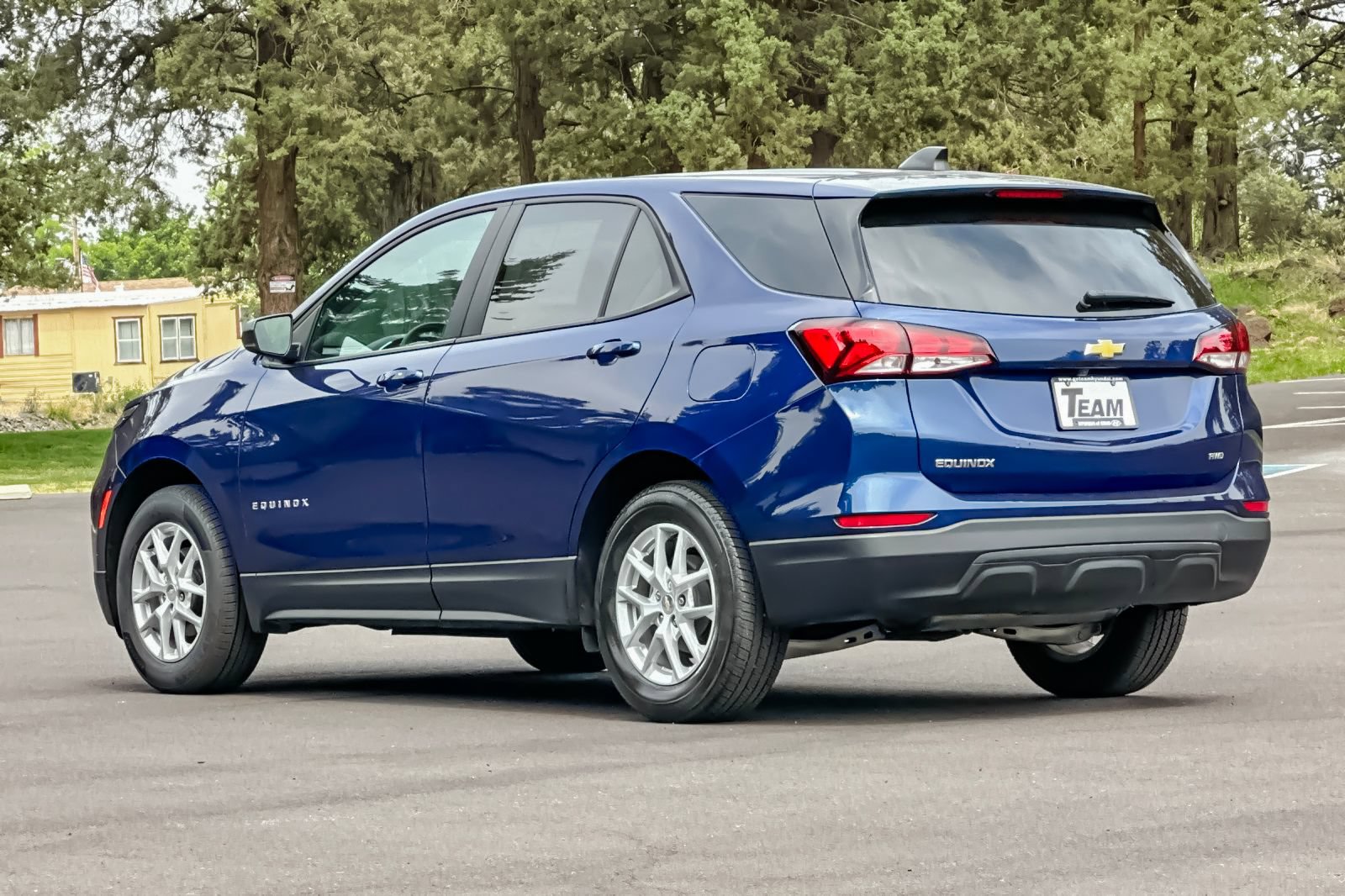 Used 2023 Chevrolet Equinox LS w/ LS Convenience Package AWD/4WD image 6