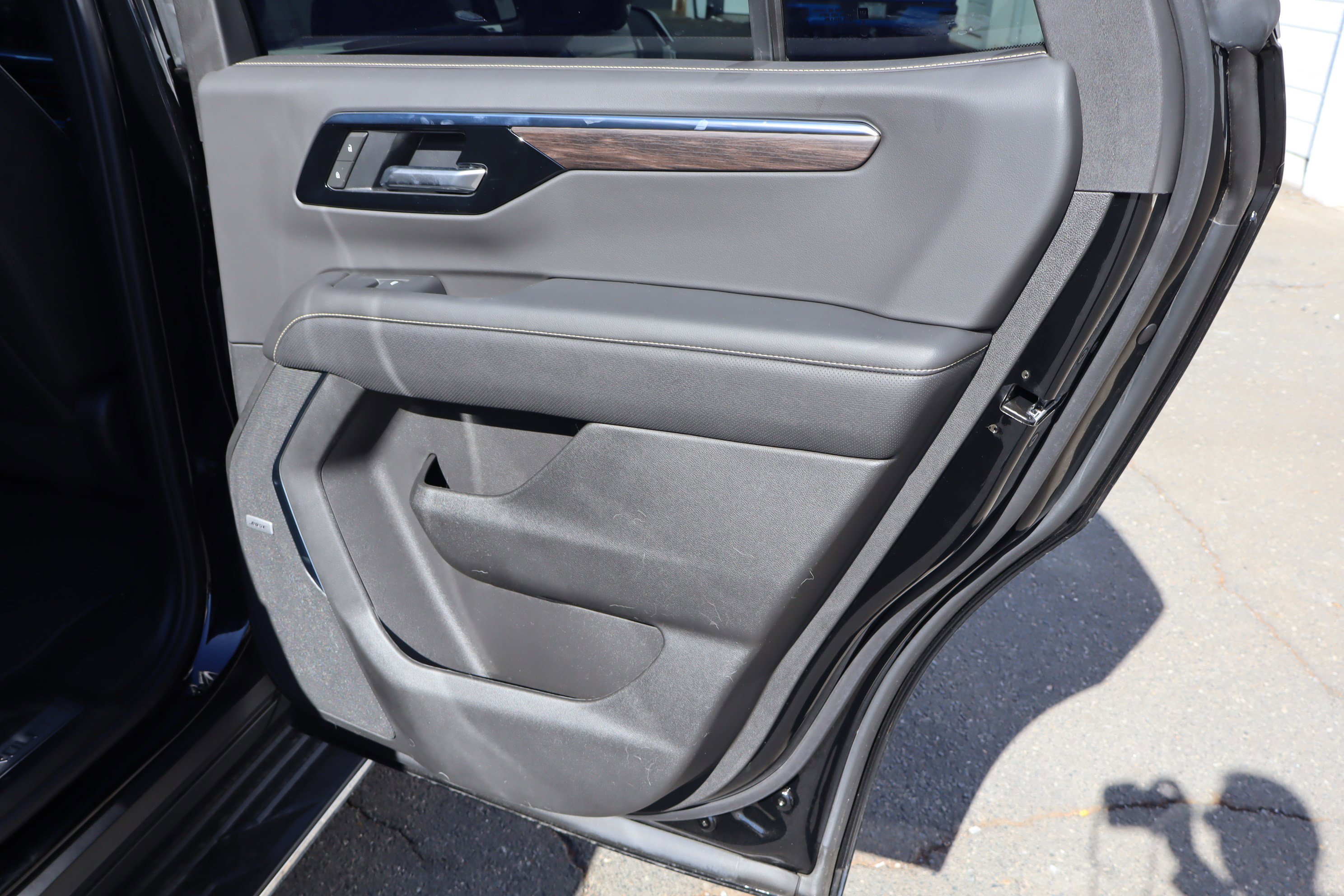 Used 2025 Chevrolet Tahoe Premier image 38