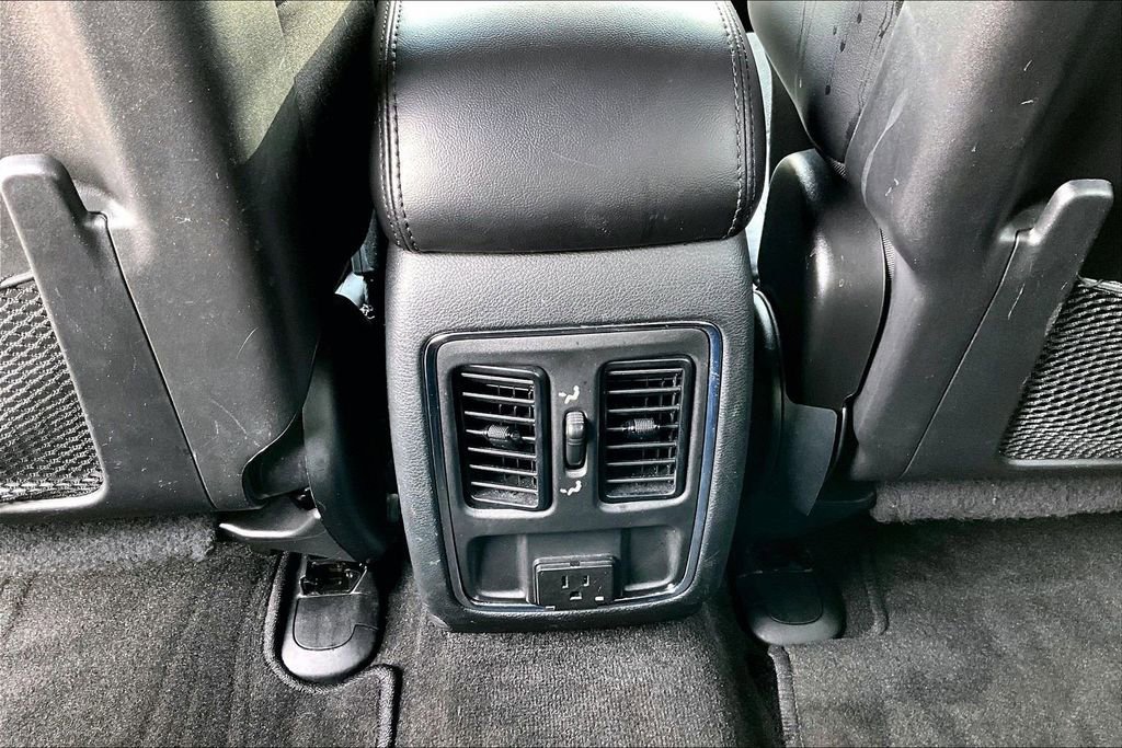 Used 2022 Jeep Grand Cherokee Laredo X image 15