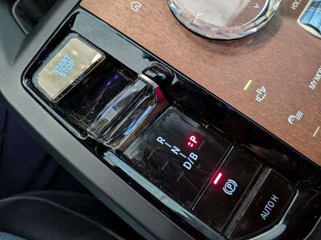 Certified 2023 BMW iX xDrive50 w/ Premium Package AWD/4WD image 9