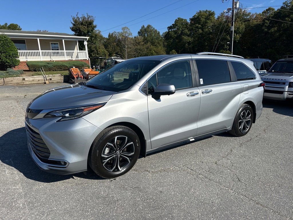 Used 2025 Toyota Sienna Platinum