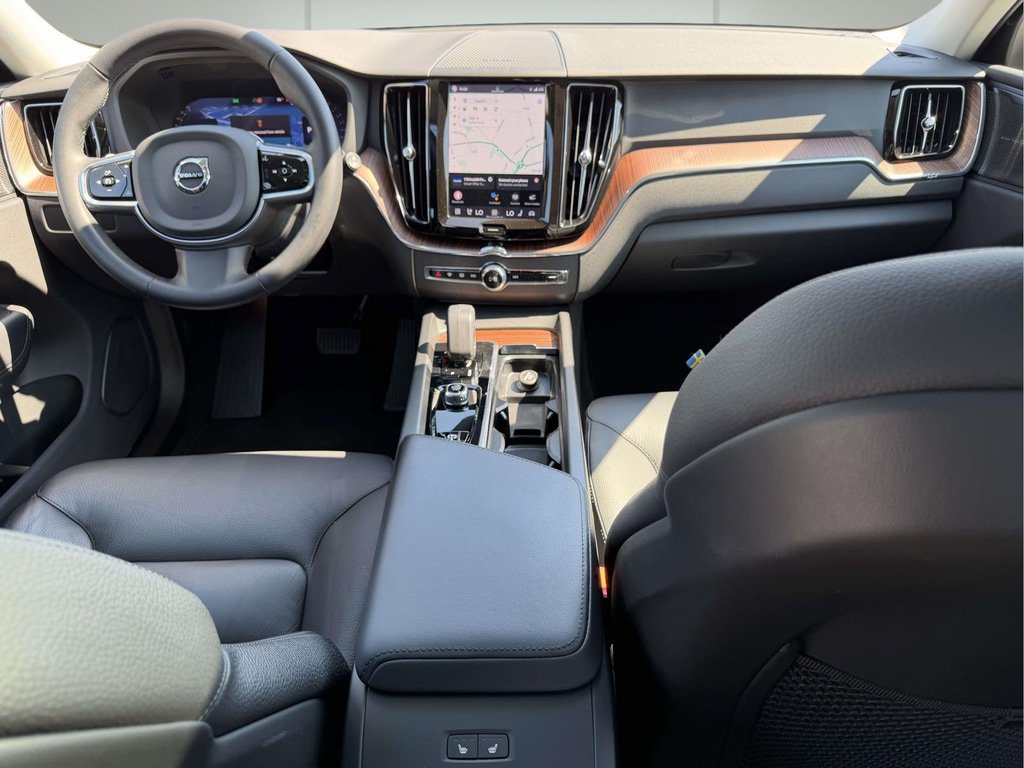 Used 2024 Volvo XC60 B5 Plus w/ Protection Package Premier AWD/4WD image 2