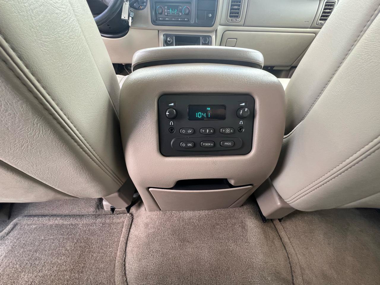 Used 2004 GMC Yukon XL SLT w/ Preferred Equipment Group RWD image 28