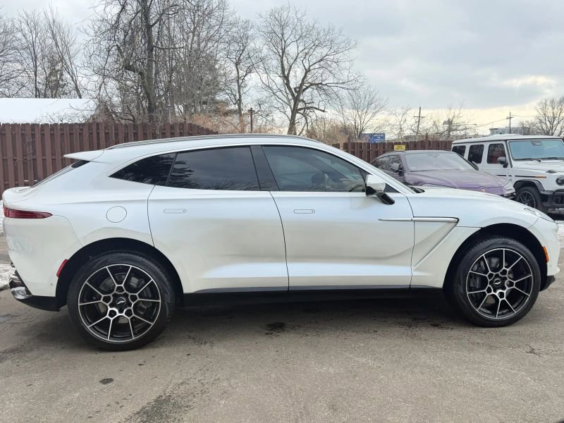Used 2021 Aston Martin DBX image 4