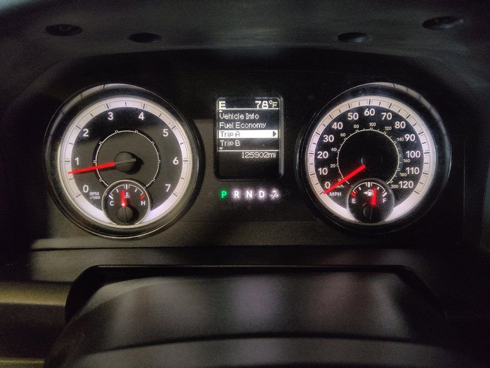 Used 2017 RAM 1500 Express RWD image 23