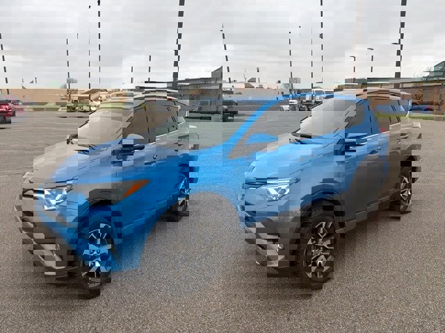 Used 2018 Toyota RAV4 XLE image 2