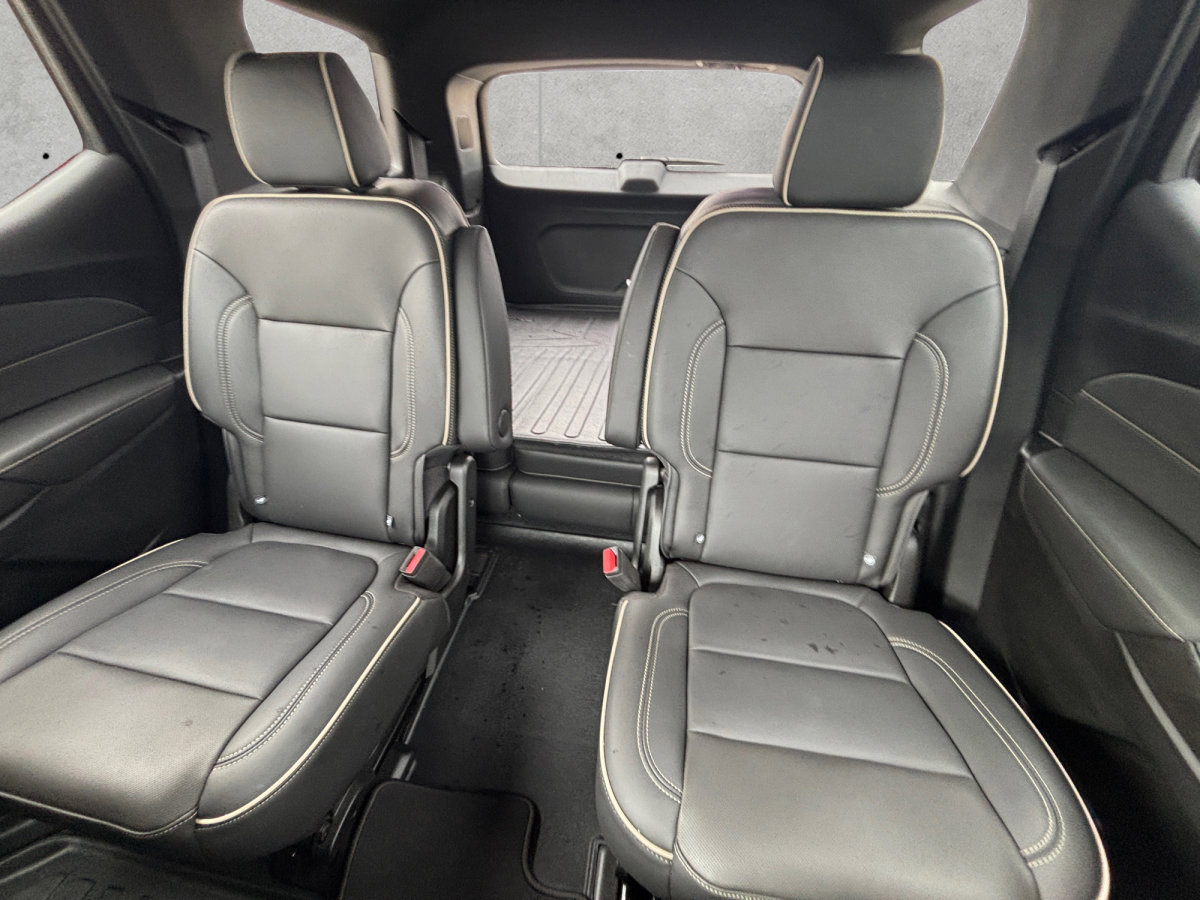 Used 2023 Chevrolet Traverse Premier image 24