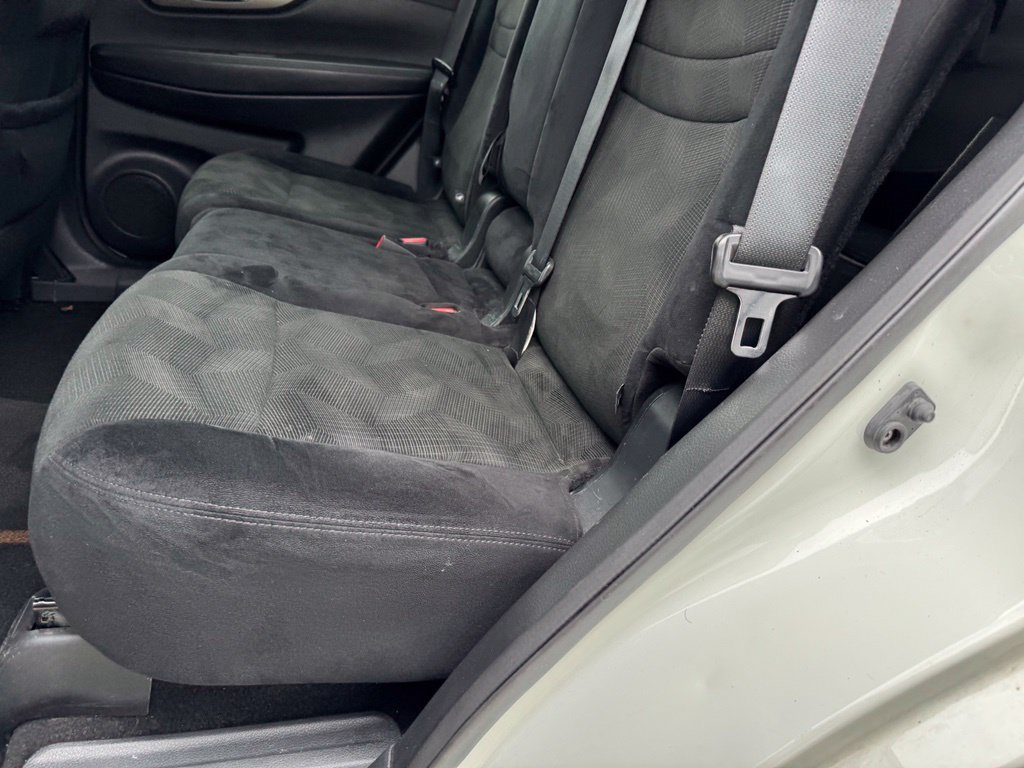 Used 2015 Nissan Rogue SV FWD image 9