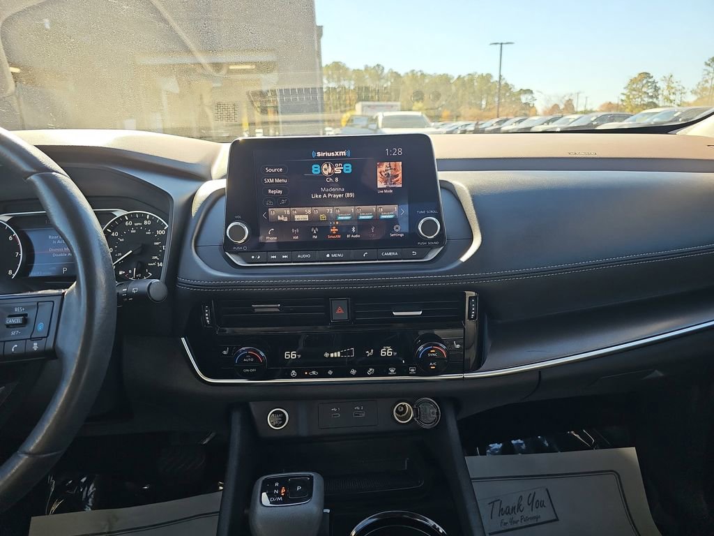 Used 2022 Nissan Rogue SV w/ SV Premium Package image 25