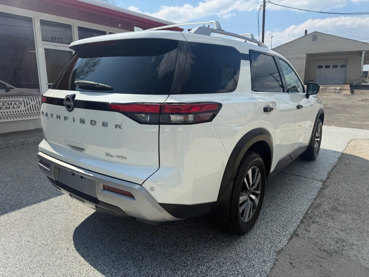 Used 2023 Nissan Pathfinder SL image 12