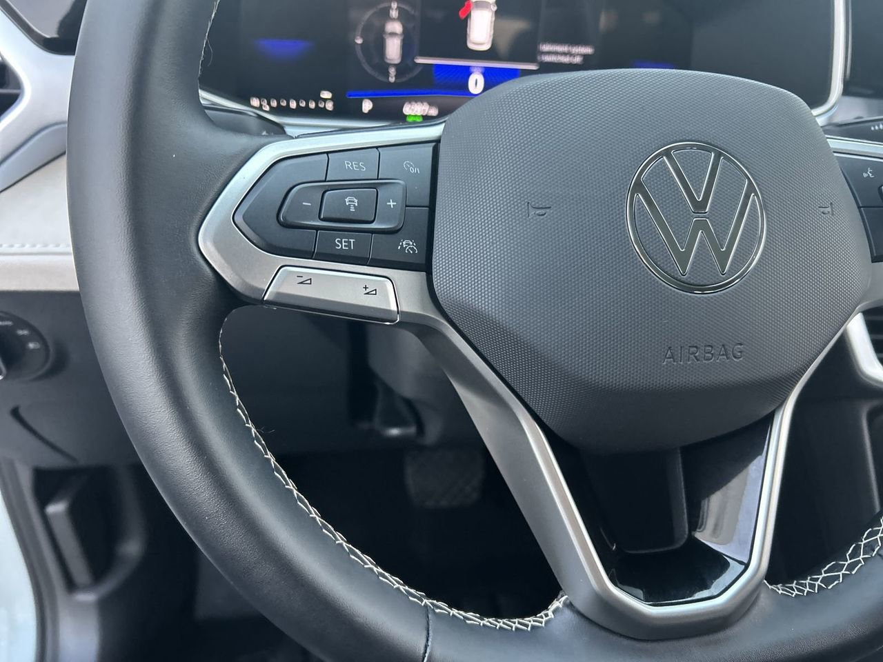 Certified 2025 Volkswagen Taos SE w/ Panoramic Sunroof Package FWD image 20