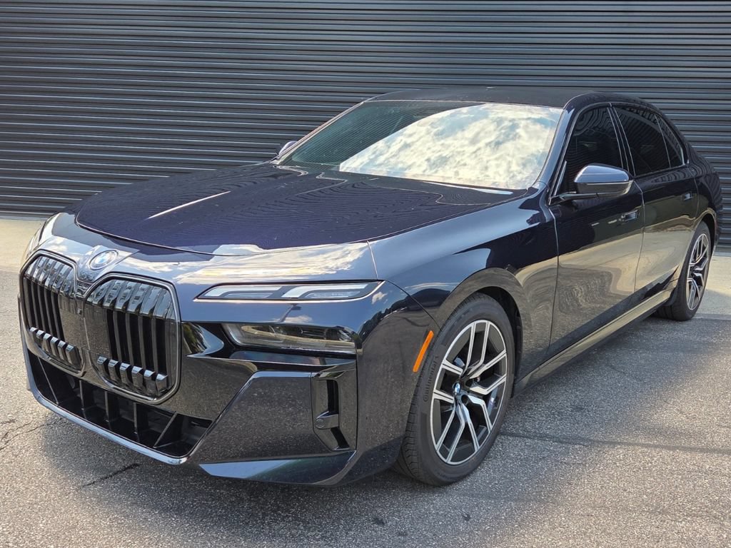 Used 2025 BMW i7 xDrive60 AWD/4WD image 1