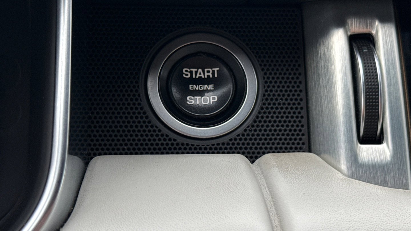 Used 2016 Land Rover Range Rover HSE image 40