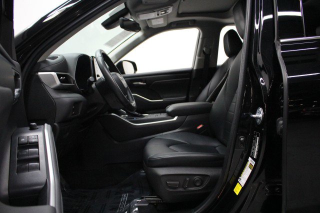 Used 2022 Toyota Highlander XLE image 7