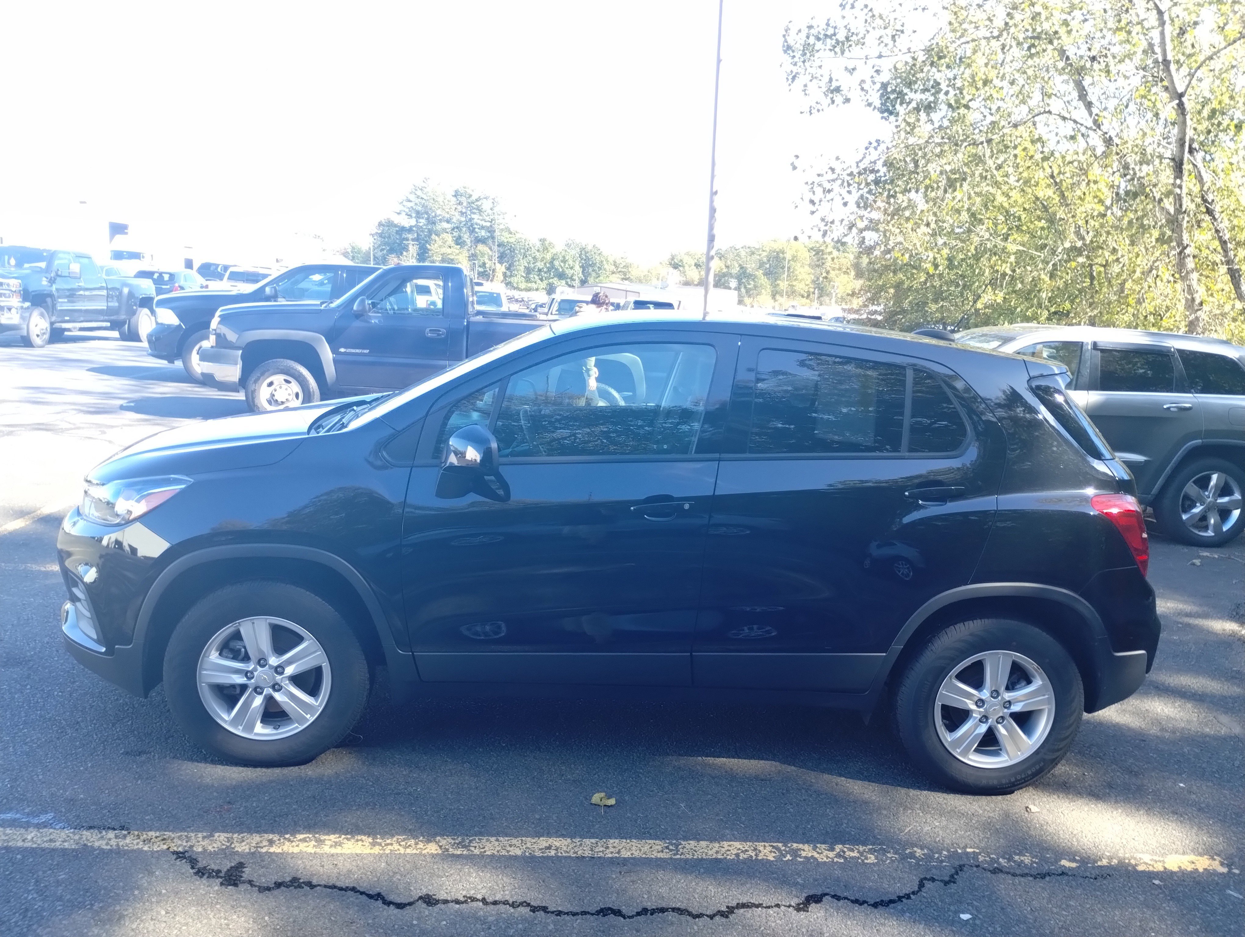 Used 2022 Chevrolet Trax LS w/ Tint and Cruise Package image 6