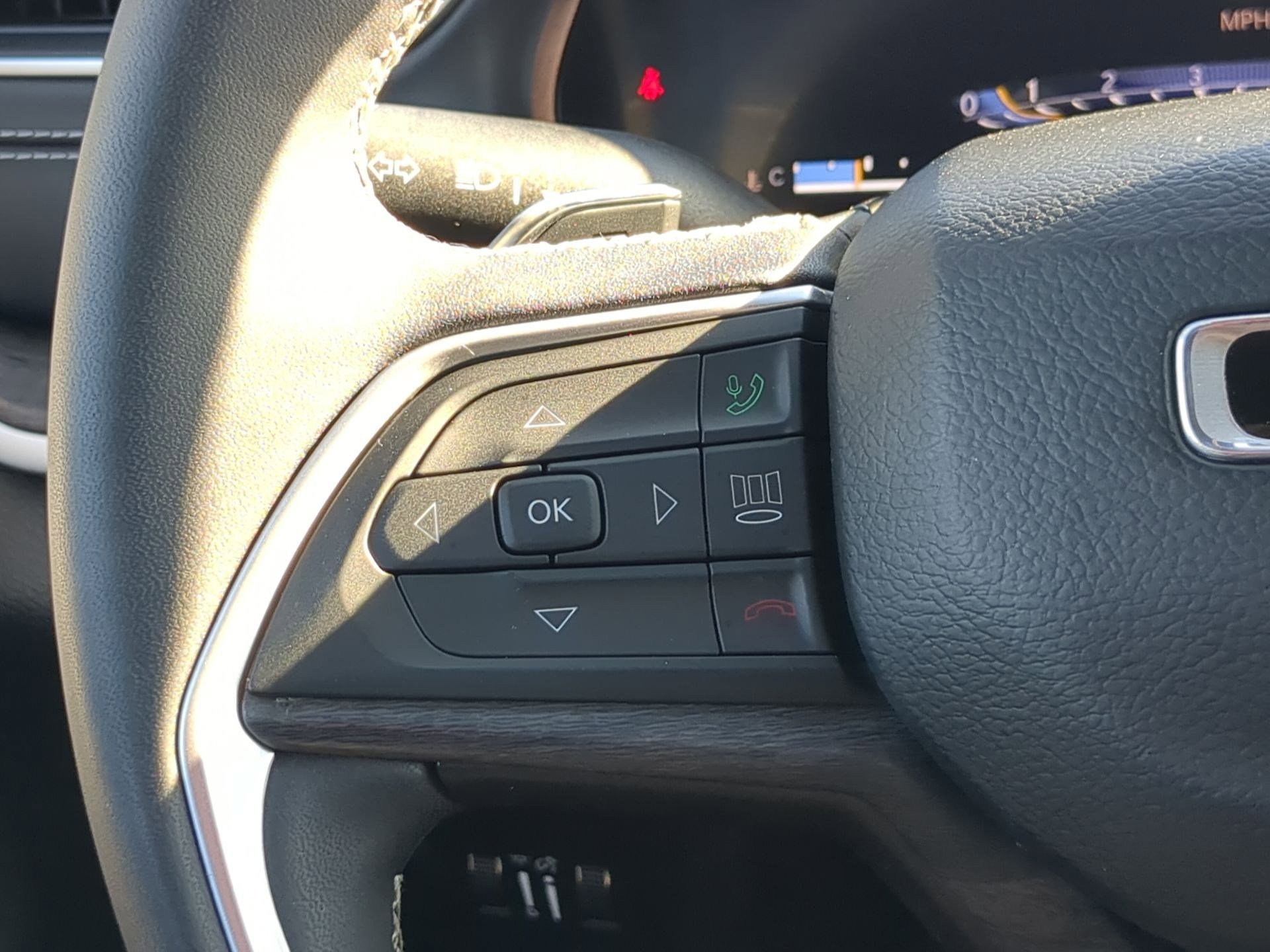 Used 2024 Jeep Grand Cherokee L Limited image 17