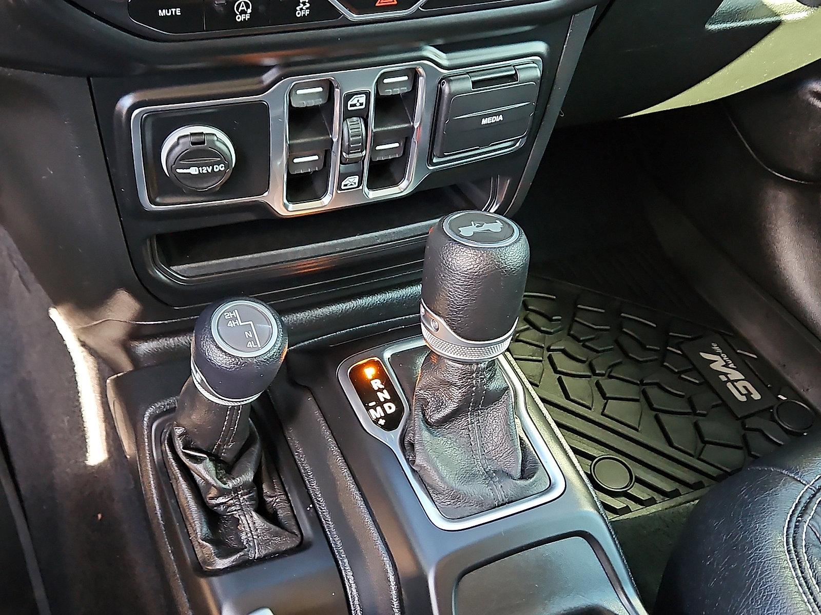 Used 2022 Jeep Wrangler Unlimited Sport image 12