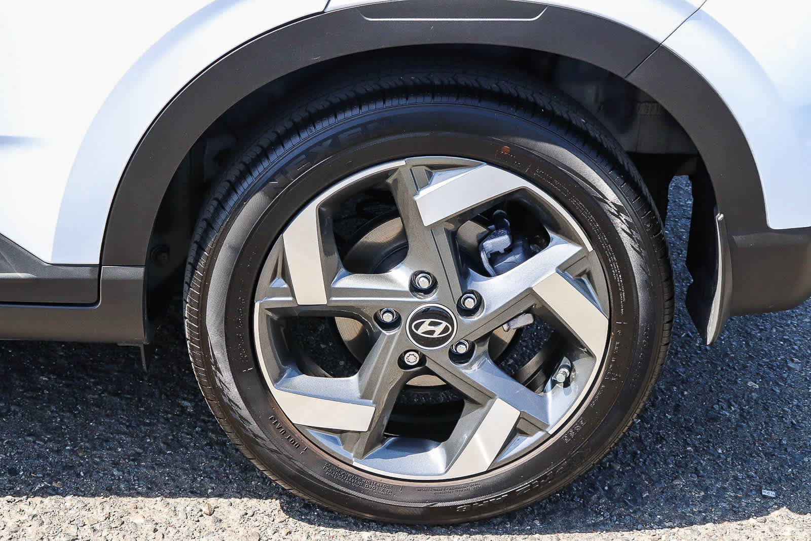 Used 2024 Hyundai Venue SEL FWD image 13