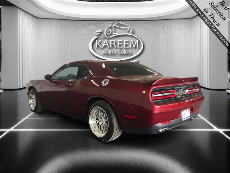 Used 2018 Dodge Challenger SXT image 7