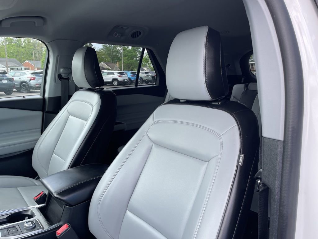 Used 2021 Ford Explorer XLT w/ Equipment Group 202A AWD/4WD image 7