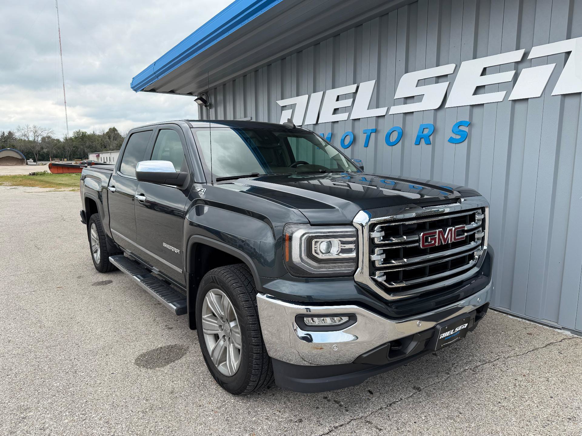 Used 2018 GMC Sierra 1500 SLT AWD/4WD image 4
