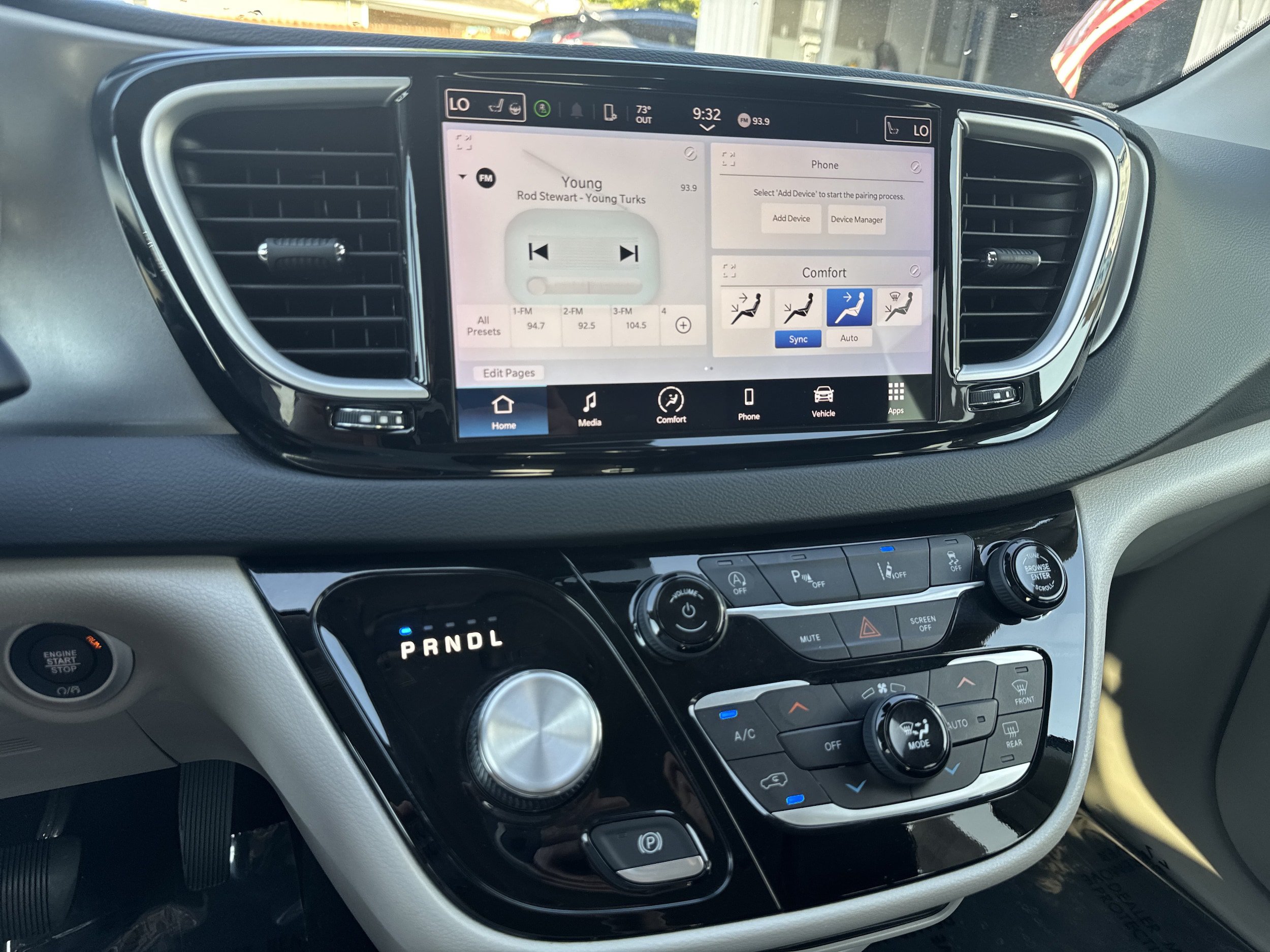 Used 2024 Chrysler Pacifica Touring-L FWD image 16