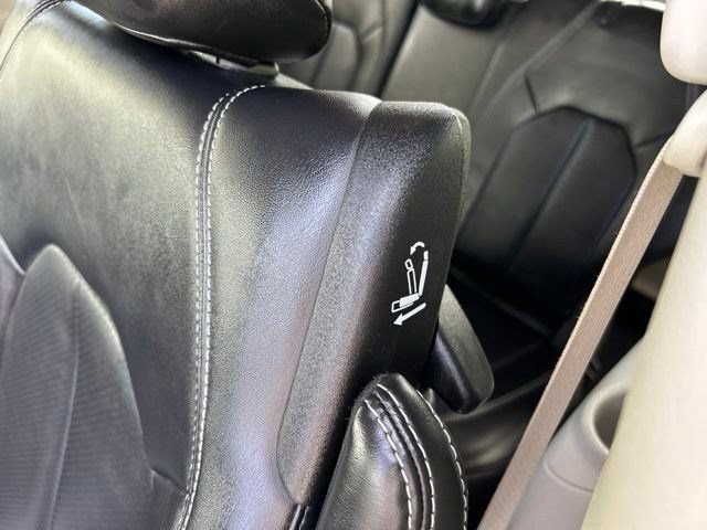 Used 2024 Chrysler Pacifica Limited FWD image 44
