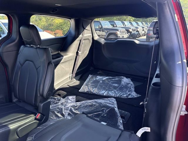 New 2026 Chrysler Pacifica Select image 13
