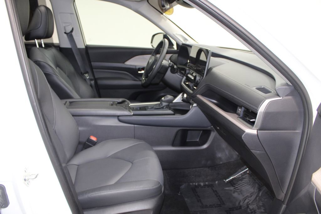 Used 2025 Toyota Grand Highlander Limited image 32