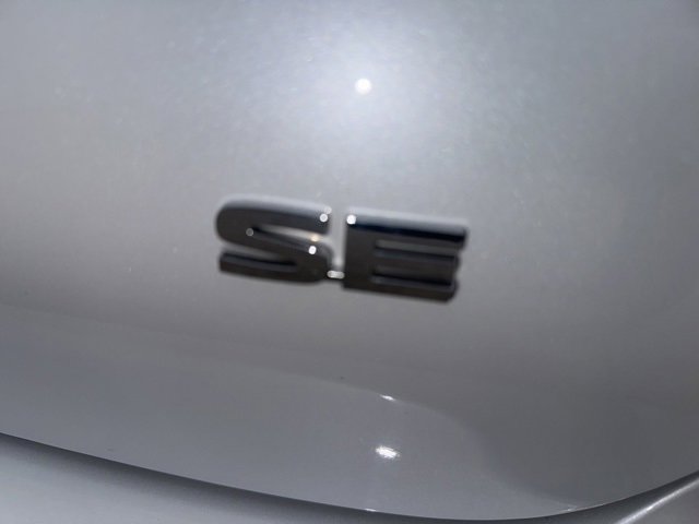 Used 2024 Mitsubishi Outlander SE image 9