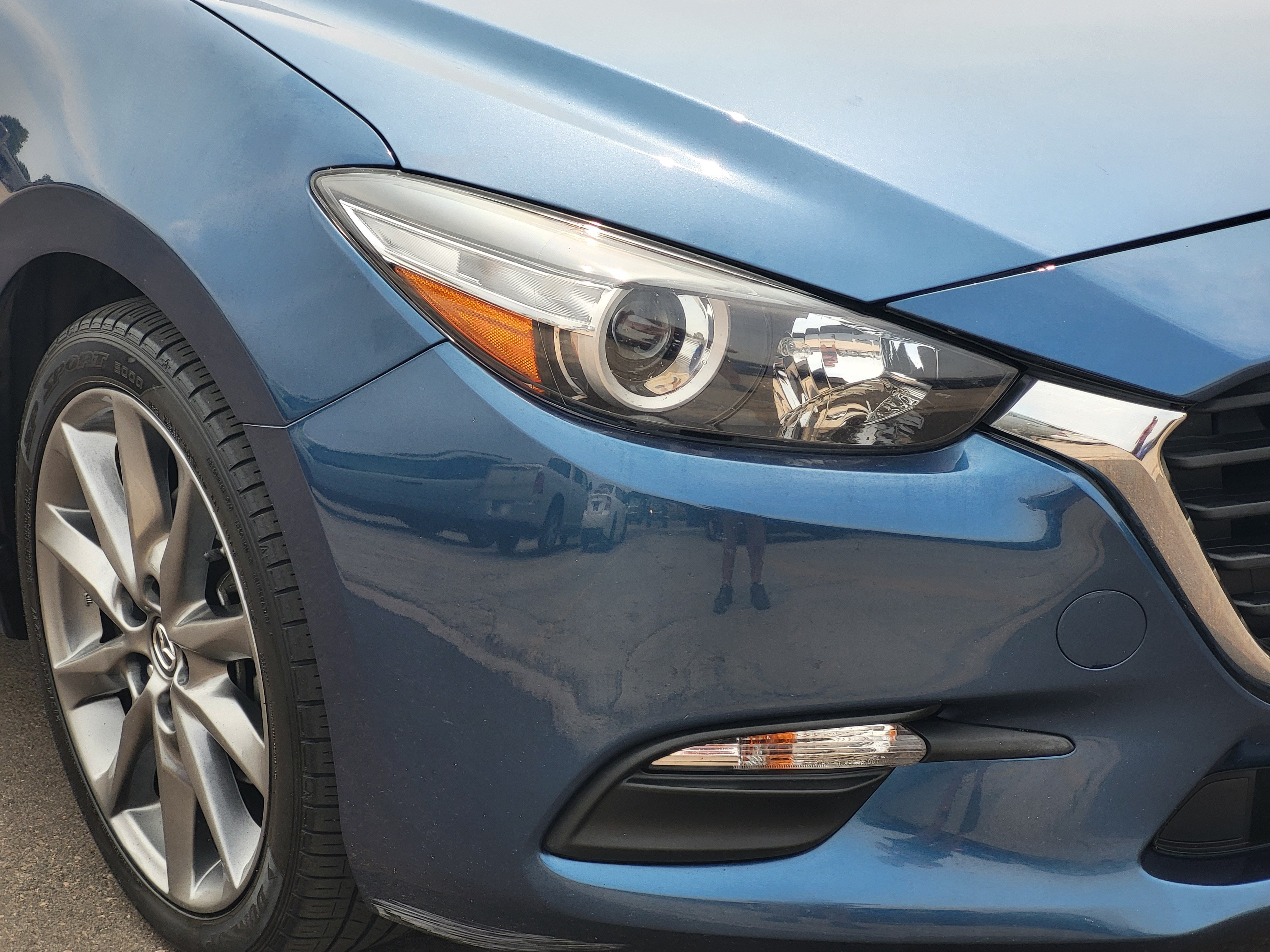 Used 2018 MAZDA MAZDA3 Touring FWD image 5