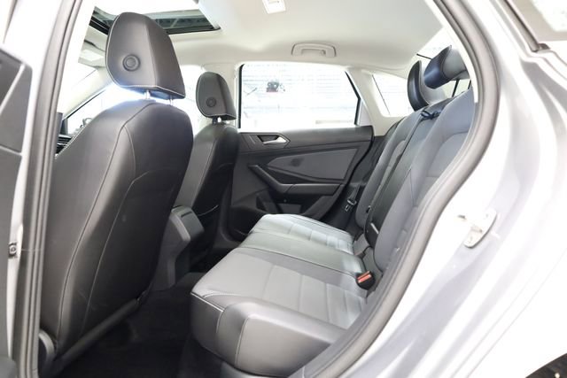 Used 2025 Volkswagen Jetta SE image 28