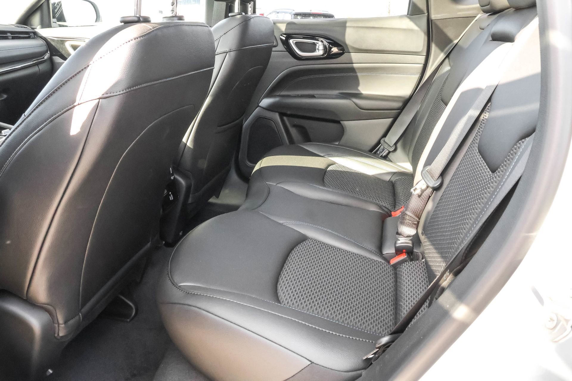 New 2025 Jeep Compass Latitude w/ Sun & Sound Group image 16