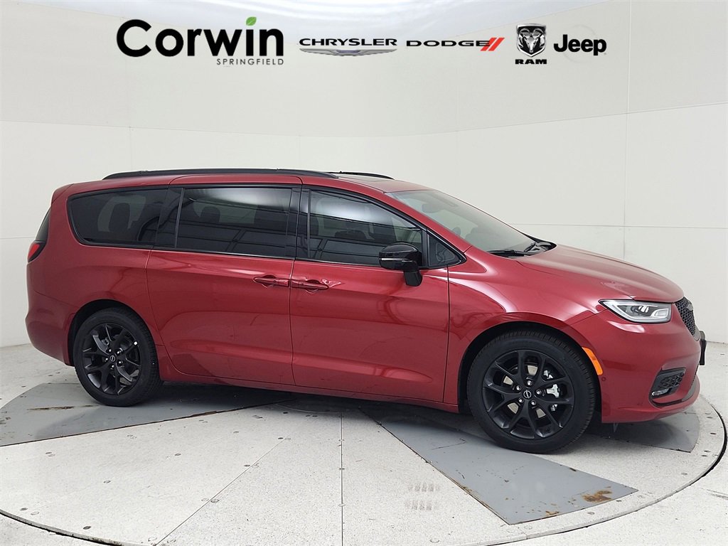 New 2026 Chrysler Pacifica Limited image 1