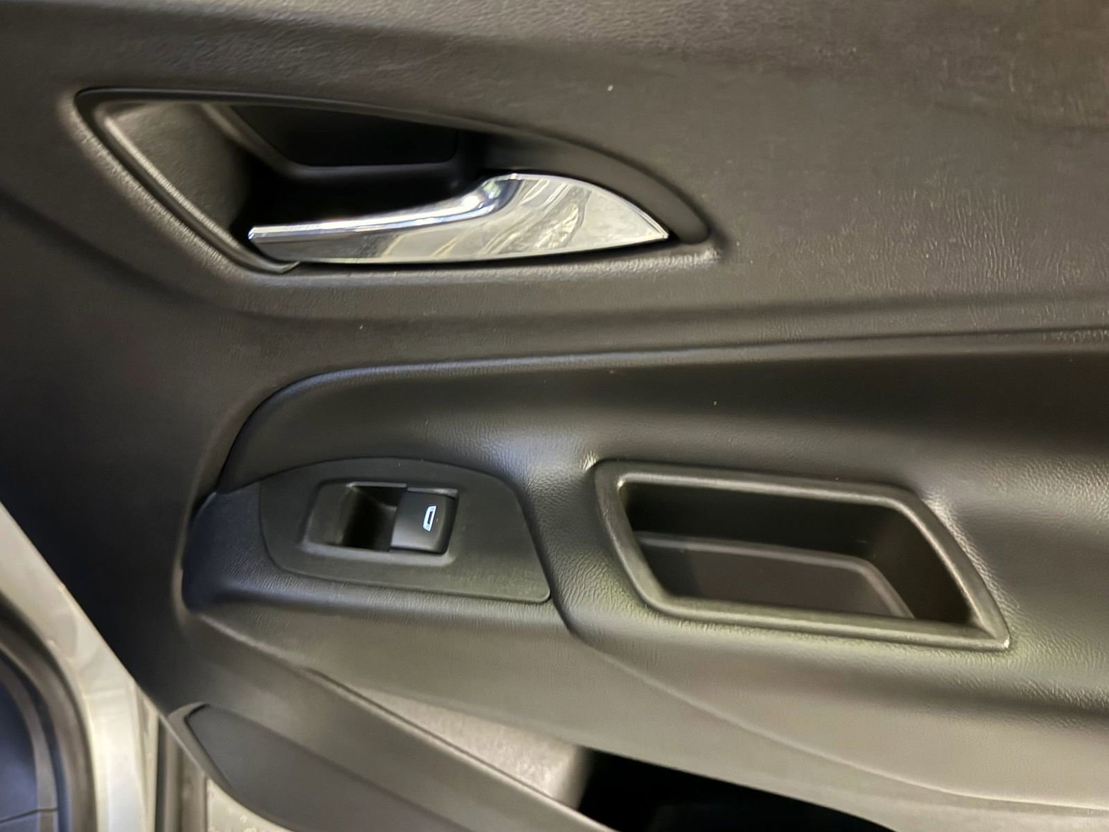 Used 2020 Chevrolet Equinox LT image 33