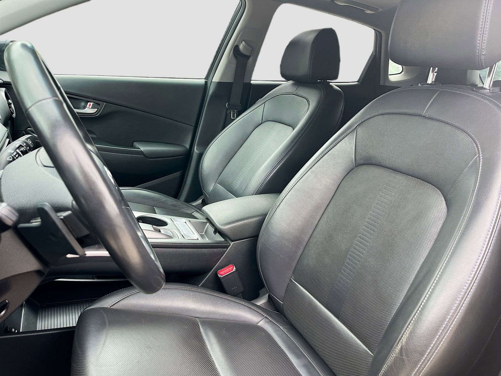 Used 2023 Hyundai Kona Limited w/ Cargo Package FWD image 22